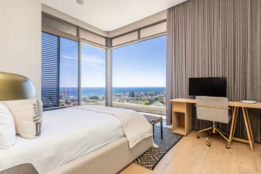 5 Bedroom Property for Sale in Fresnaye Western Cape